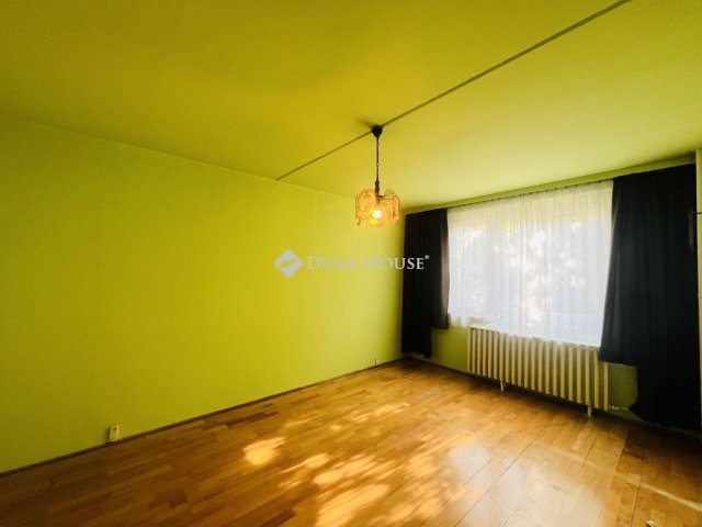 Eladó panellakás, Veszprémben 32.5 M Ft, 1 szobás