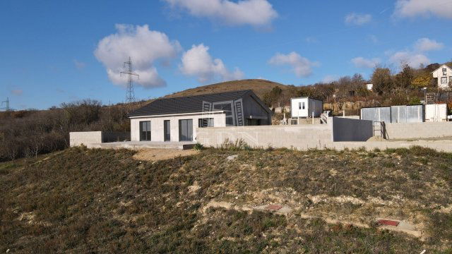 Eladó családi ház, Csóron 75 M Ft, 3 szobás