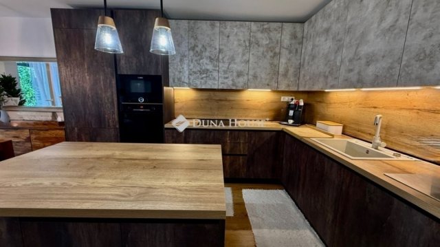 Eladó téglalakás, Pécsett 149 M Ft, 3 szobás