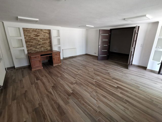 Kiadó ipari ingatlan, Kecskeméten 400 E Ft / hó