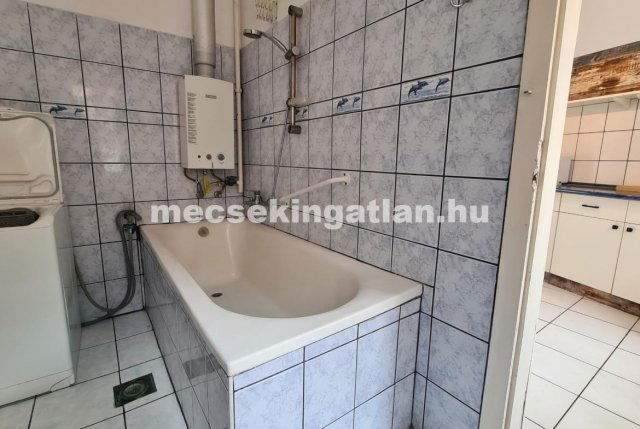 Kiadó téglalakás, albérlet, Pécsett 150 E Ft / hó, 1 szobás