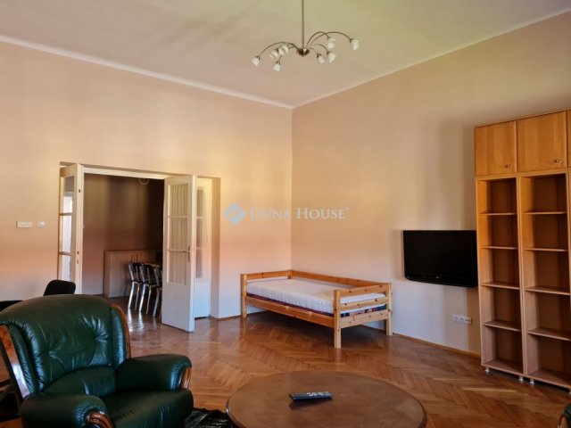 Kiadó téglalakás, albérlet, Pécsett 140 E Ft / hó, 2 szobás