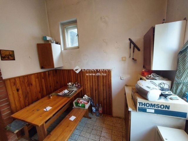 Eladó családi ház, Vácon 79 M Ft, 1 szobás