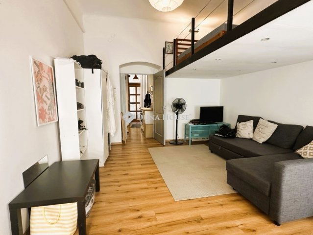 Eladó téglalakás, Budapesten, VI. kerületben 50 M Ft, 1 szobás