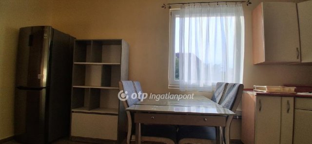 Kiadó téglalakás, albérlet, Szegeden 180 E Ft / hó, 2 szobás