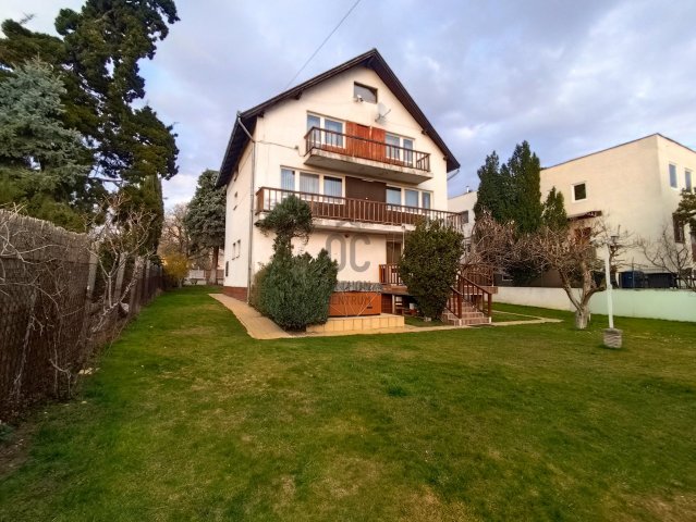 Eladó családi ház, Budapesten, X. kerületben 320 M Ft, 7 szobás