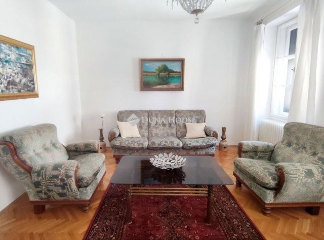 Eladó téglalakás, Pécsett 97.2 M Ft, 3 szobás