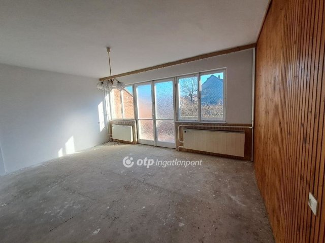 Eladó sorház, Zircen 59.99 M Ft, 4+1 szobás