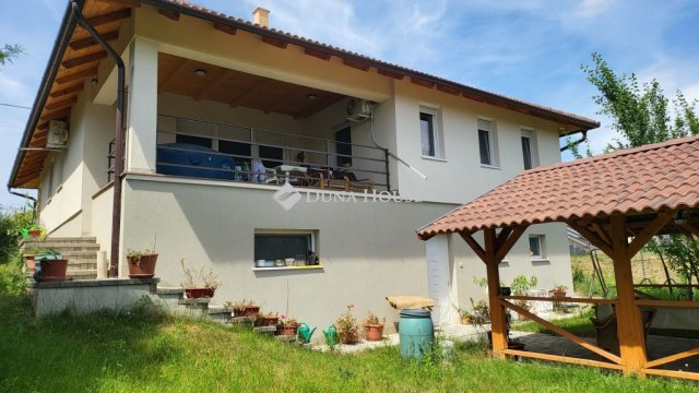 Kiadó családi ház, albérlet, Sóskúton 400 E Ft / hó, 3 szobás