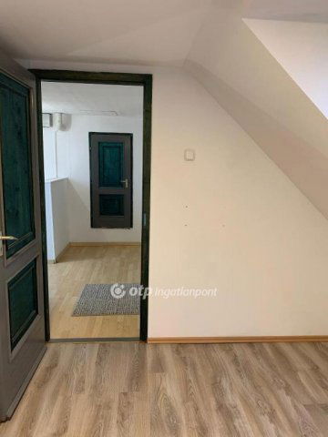 Eladó családi ház, Felsőpakonyban 109.8 M Ft, 6+1 szobás