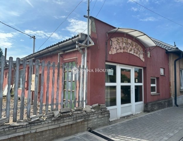Eladó családi ház, Vecsésen 50 M Ft, 1 szobás
