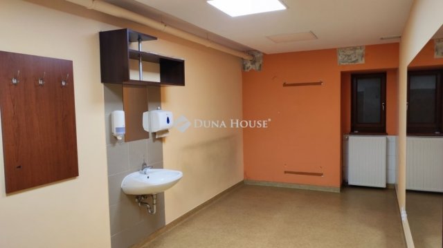 Eladó üzlethelyiség, Budapesten, VI. kerületben 190 M Ft