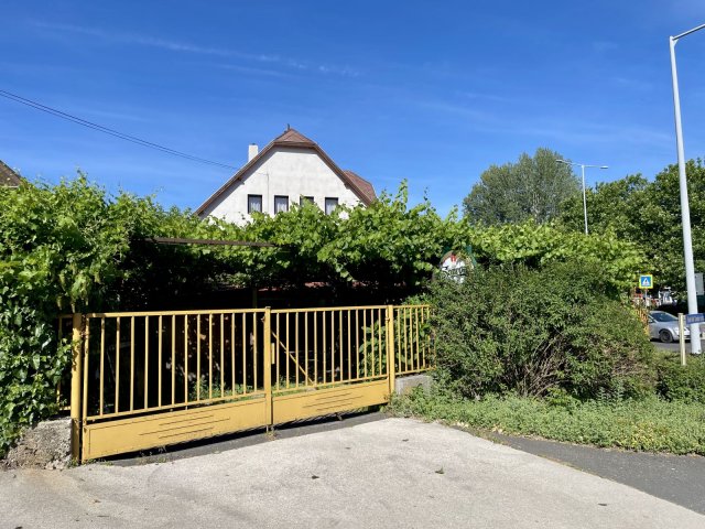 Eladó családi ház, Balatonfüreden 319 M Ft, 7 szobás