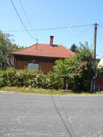 Eladó családi ház, Hegyhátszentjakabon 28 M Ft, 2 szobás
