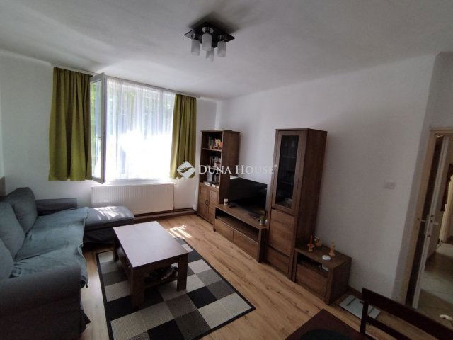 Eladó téglalakás, Tatabányán 31.99 M Ft, 2 szobás