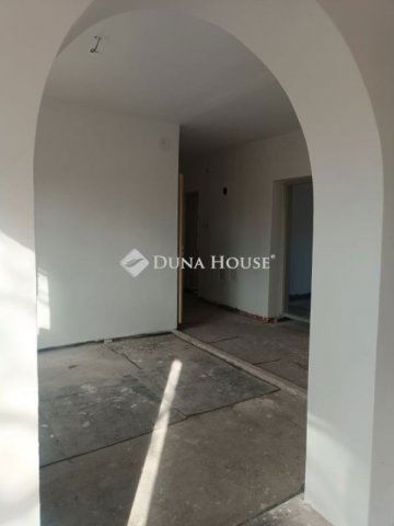 Eladó családi ház, Kiszomboron 29.99 M Ft, 2 szobás