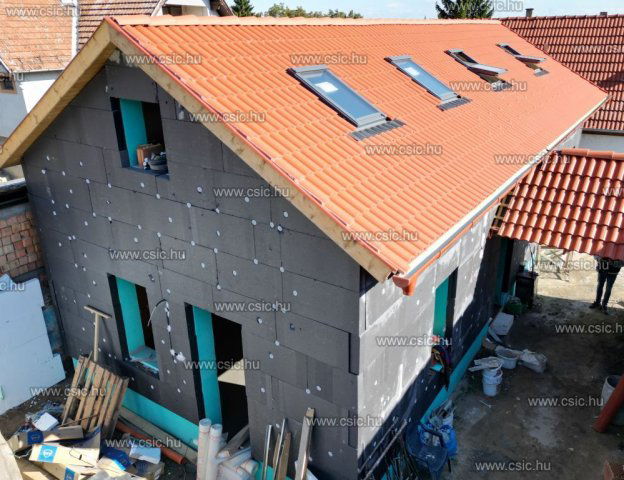 Eladó családi ház, Budakalászon 129.9 M Ft, 4 szobás