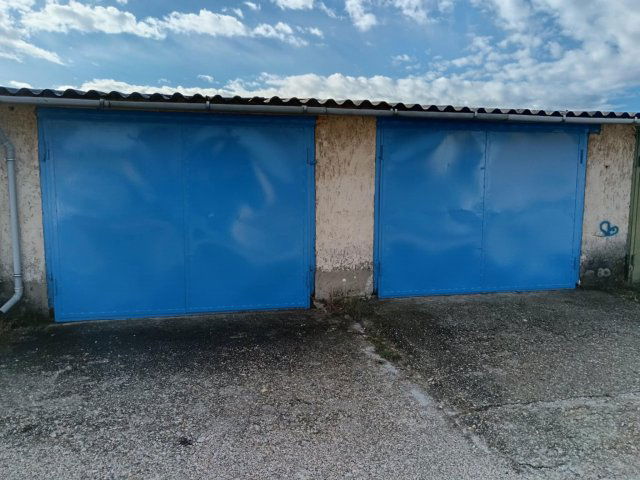 Eladó garázs, Oroszlányban 12 M Ft / költözzbe.hu