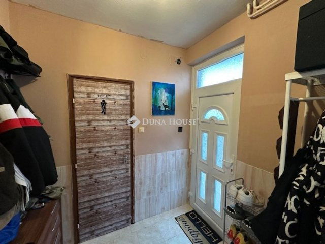 Eladó családi ház, Sárbogárdon 59.9 M Ft, 6 szobás