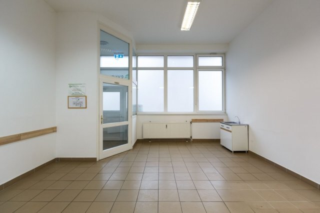 Kiadó üzlethelyiség, Debrecenben 750 E Ft / hó
