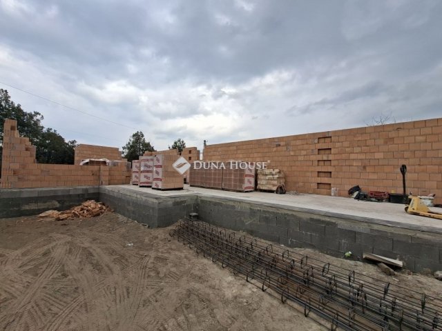 Eladó ikerház, Sülysápon 94 M Ft, 4 szobás