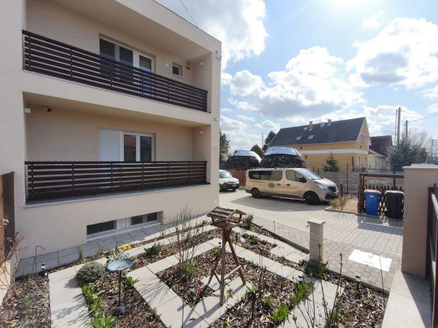 Eladó ikerház, Pécelen, Jókai utcában 114 M Ft, 4 szobás