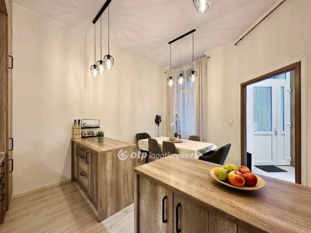 Eladó téglalakás, Budapesten, VI. kerületben 114.9 M Ft