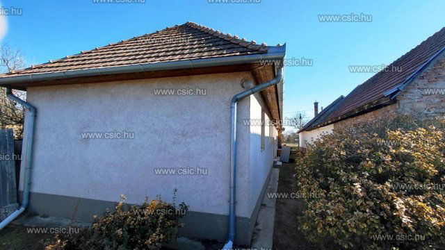 Eladó családi ház, Csomádon 39.9 M Ft, 4 szobás