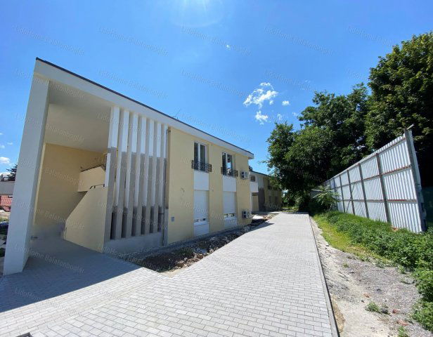 Eladó téglalakás, Balatonbogláron 55.93 M Ft, 6 szobás