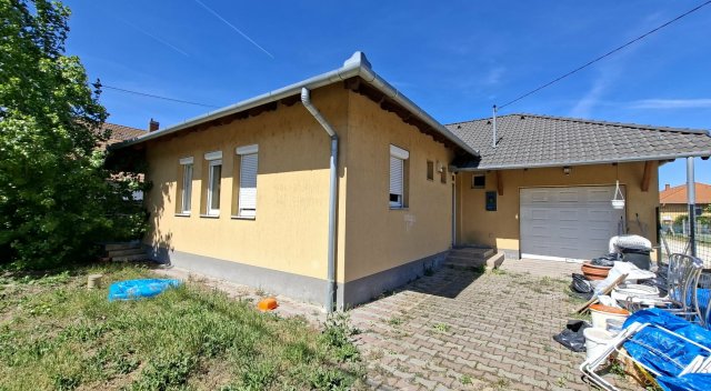 Eladó családi ház, Ráckevén 69.9 M Ft, 4 szobás