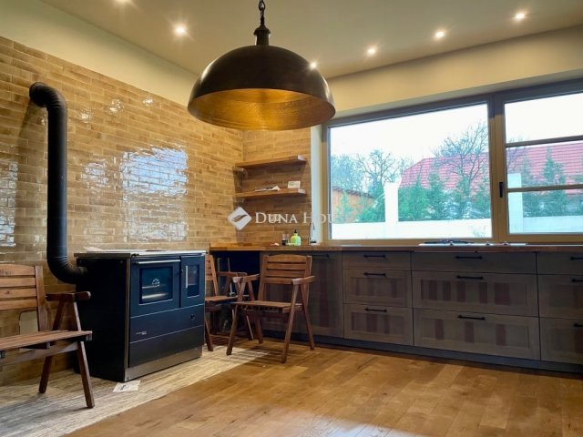 Eladó családi ház, Perbálon 199 M Ft, 4 szobás