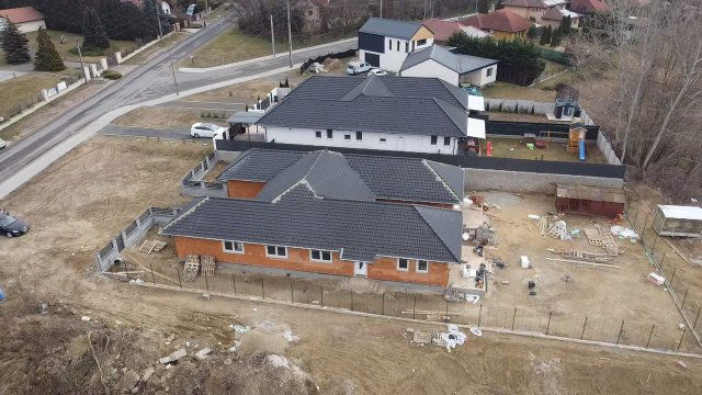 Eladó ikerház, Veresegyházon 105 M Ft, 5+1 szobás