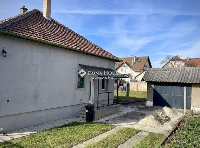 Eladó családi ház, Vecsésen 77.99 M Ft, 3 szobás