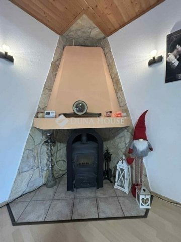 Eladó családi ház, Vecsésen 144.9 M Ft, 4 szobás