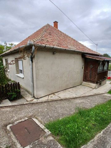 Eladó családi ház, Pétfürdőn 38 M Ft, 3 szobás