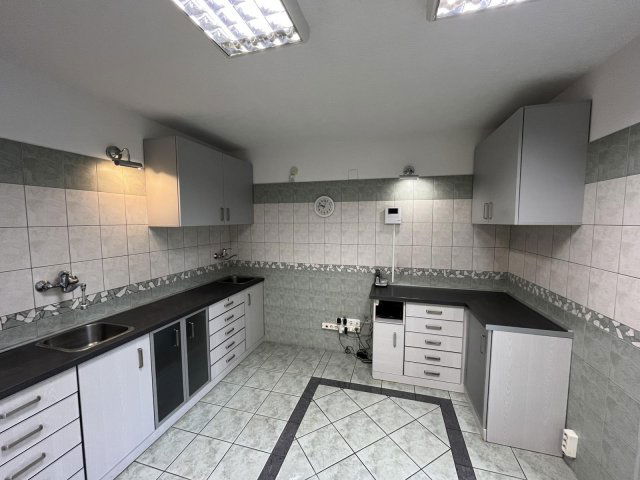 Eladó üzlethelyiség, Szegeden 55 M Ft, 2 szobás