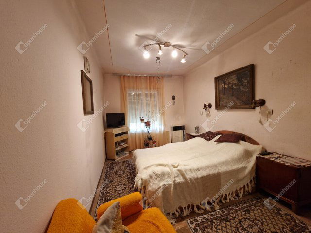 Eladó családi ház, Ászáron 21 M Ft, 2 szobás