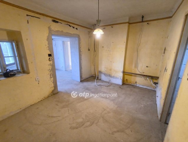 Eladó családi ház, Mezőtúron 11.9 M Ft, 2 szobás