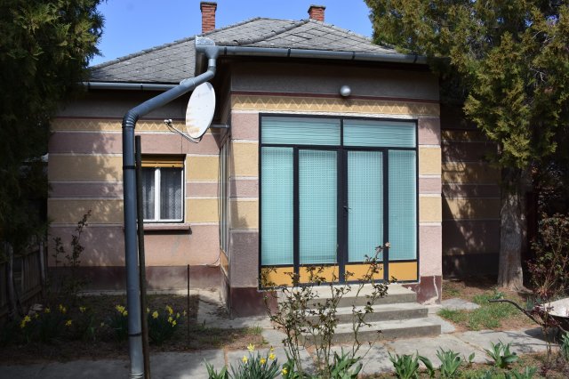 Eladó családi ház, Törökszentmiklóson 24.9 M Ft, 2 szobás