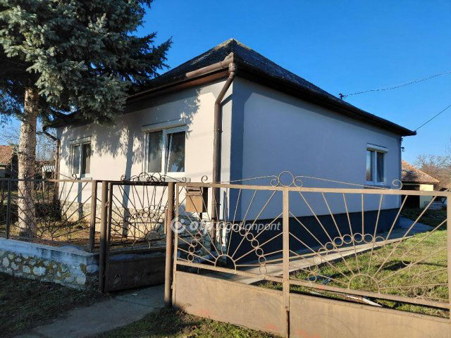 Eladó családi ház, Erdőtelken 23.99 M Ft, 3 szobás