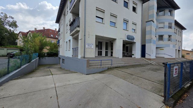 Eladó garázs, Debrecenben, Szoboszlói úton 8.9 M Ft