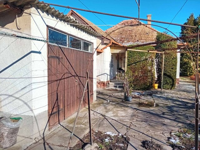 Eladó családi ház, Siófokon 49.9 M Ft, 4 szobás