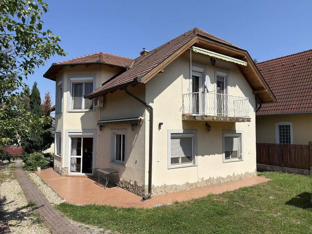 Eladó téglalakás, Szentendrén 105 M Ft, 3 szobás