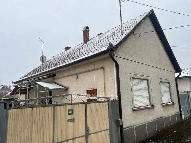 Eladó családi ház, Cegléden 68 M Ft, 3 szobás