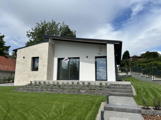 Eladó családi ház, Csömörön 229 M Ft, 4 szobás