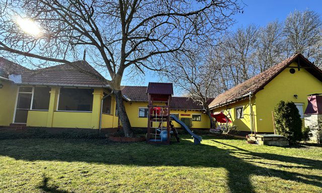 Eladó családi ház, Békéscsabán 155 M Ft, 6+3 szobás