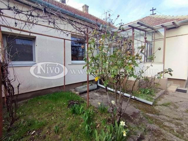 Kiadó családi ház, albérlet, Veszprémben 220 E Ft / hó