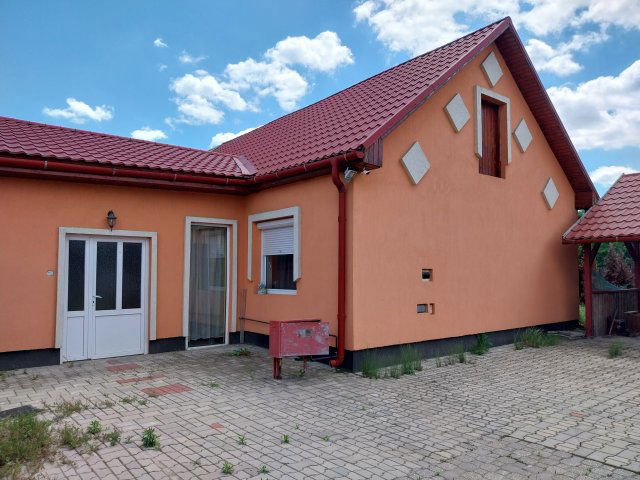 Eladó ikerház, Nyíregyházán 42 M Ft, 3 szobás