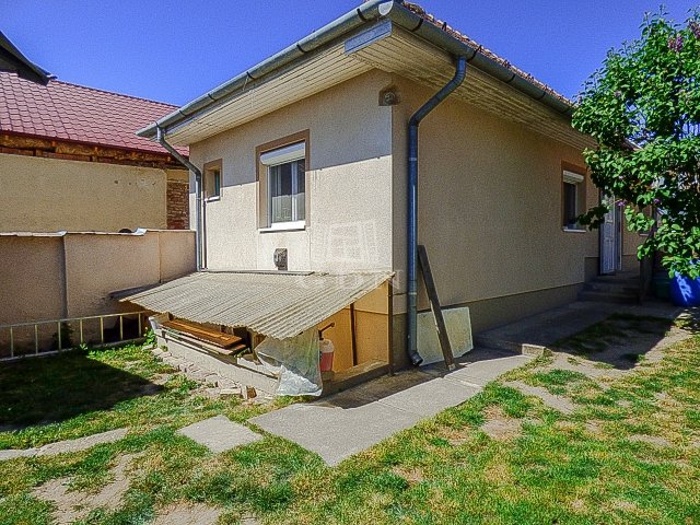 Eladó családi ház, Csömörön 79.9 M Ft, 2 szobás