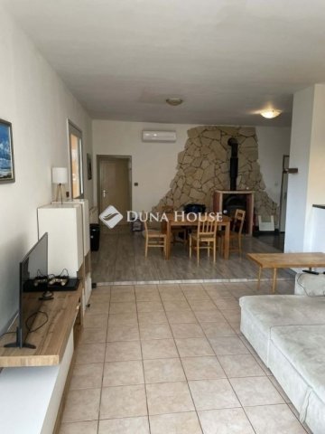 Eladó családi ház, Pécsett 69.9 M Ft, 4 szobás